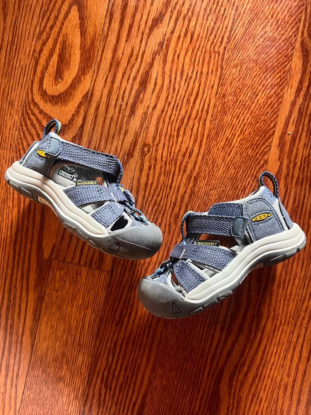 KEEN toddler size 5 navy closed toe sandals washable shoes